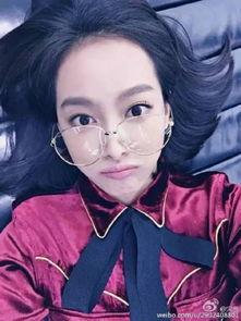 吃瓜戴眼镜女,揭秘吃瓜女生的独特魅力